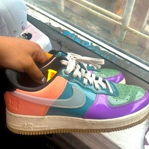 I’m selling shoes that have been given to me by my uncle he is dead now